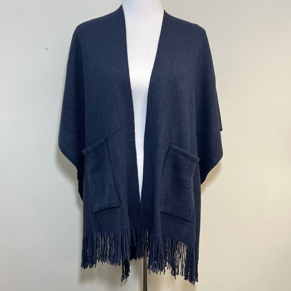 •new• KNIT POCKET SHAWL - Picture 1 of 6